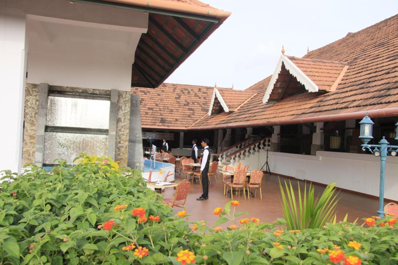 Hotel Rajadhani Thiruvananthapuram Eksteriør billede